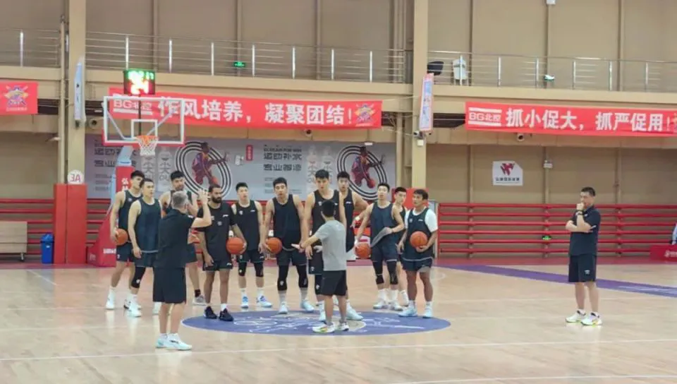篮球老将如何通过瑜伽提升柔韧性_0
